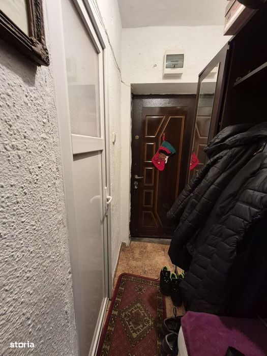 Apartament semidecomandat, et. 2/4, Valea Roșie -Piață, 63.000 Euro