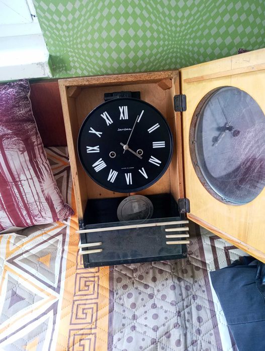 Винтидж часовник с махало