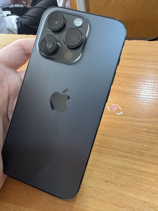Продаю iphone 14 pro black на 1 терабайт памяти
