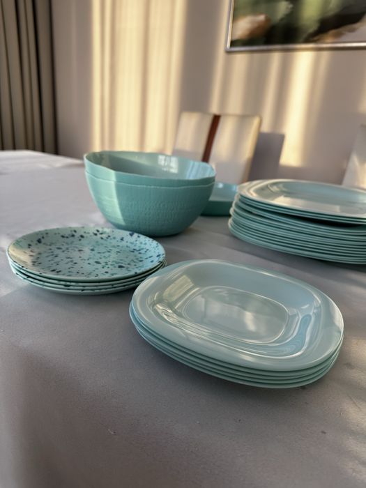 Пълен сервиз чинии в синьо зелен цвят