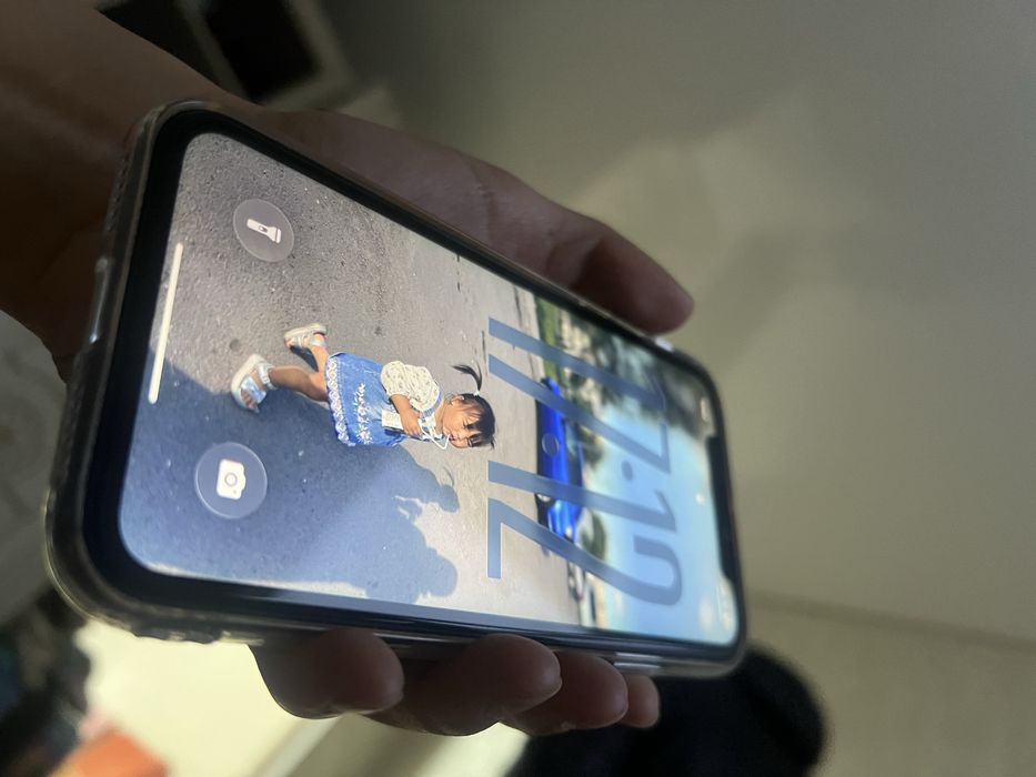 Продам айфон 11 64гб