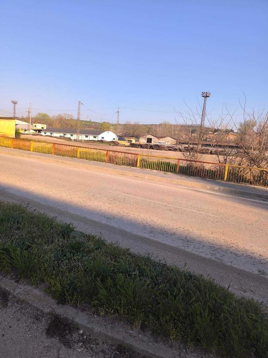 Продавам просторна къща с голям двор - гр. Димово