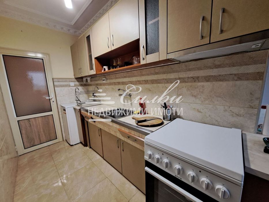 Тристаен ТУХЛЕН обзаведен апартамент - кв. ЦЕНТЪР