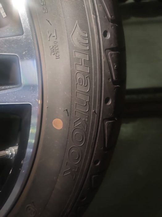 Продам новую оригинал резину с дисками