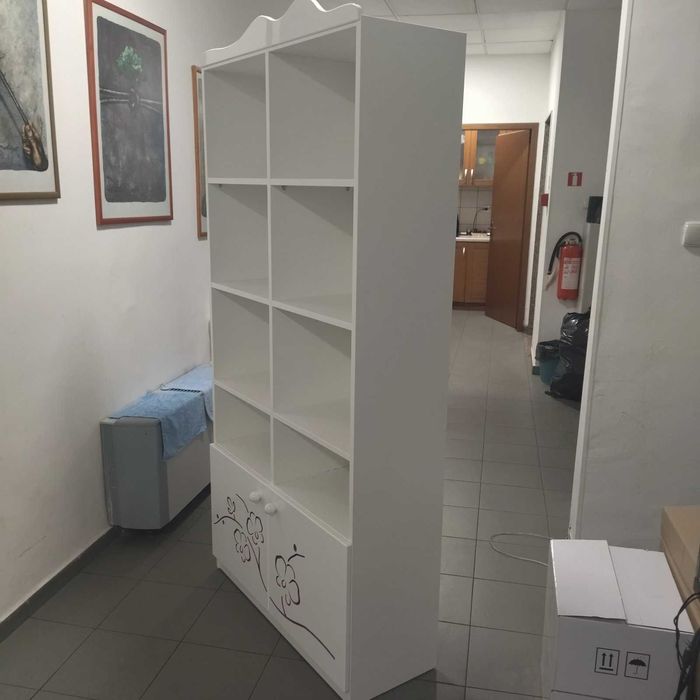 Шкаф с вана и библиотека за детска стая