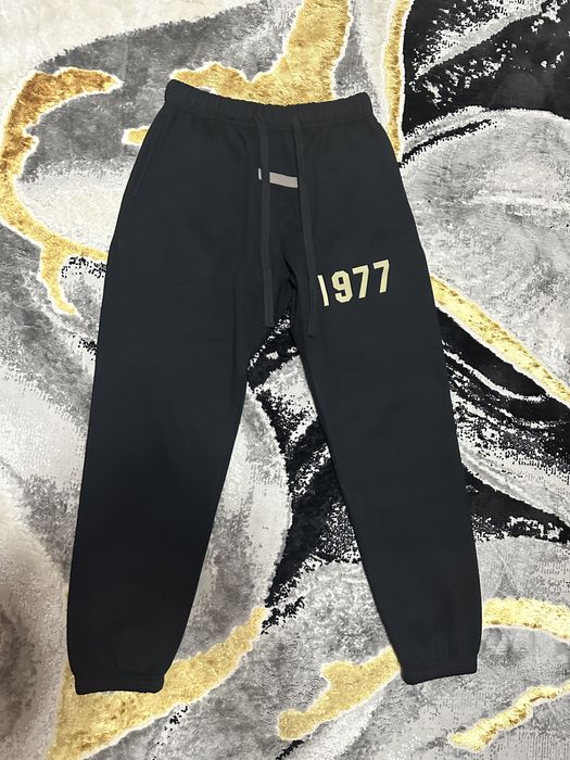 Pantaloni Essentials