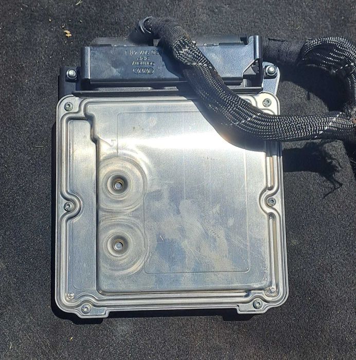 Компютър на двигател ECU  за Audi A4 B7/ Ауди А4 Б7 2.0TDI 140к.с BLB