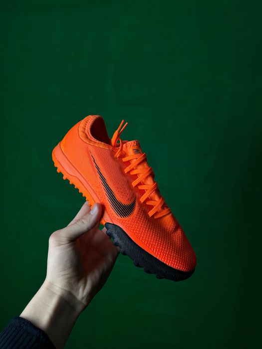 Футзалка,зальник,сороконожка.