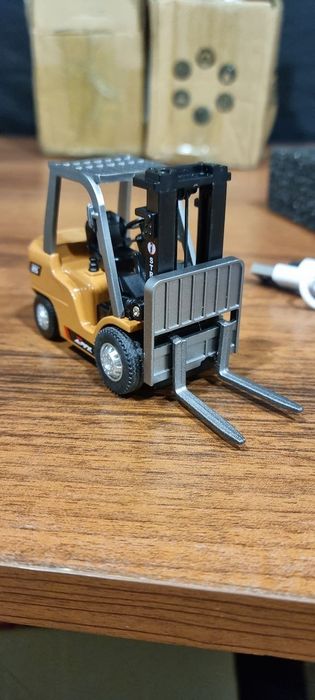 Masofadan boshqariladigan innovatsion mini-o‘yinchoq, RC car, Вилочный