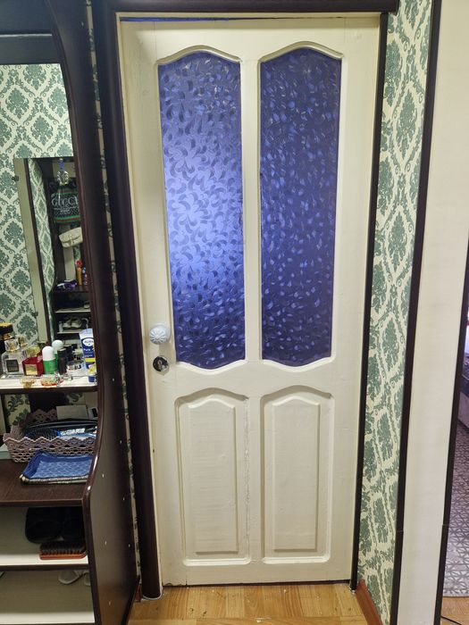 Сотилади ёгоч хона эшиклари