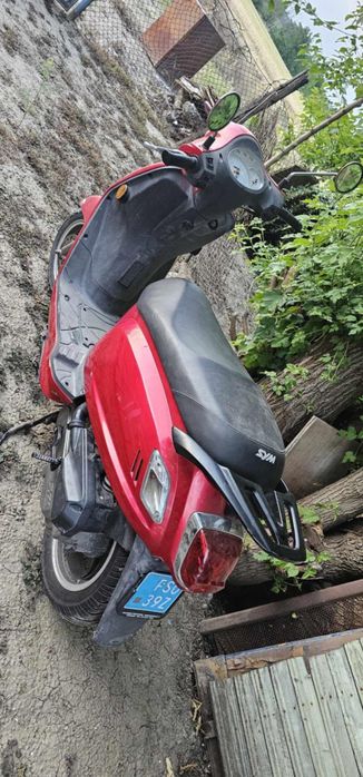 SYM скутер 50кубика