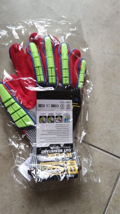 Продам перчатки противоударные и производственные.