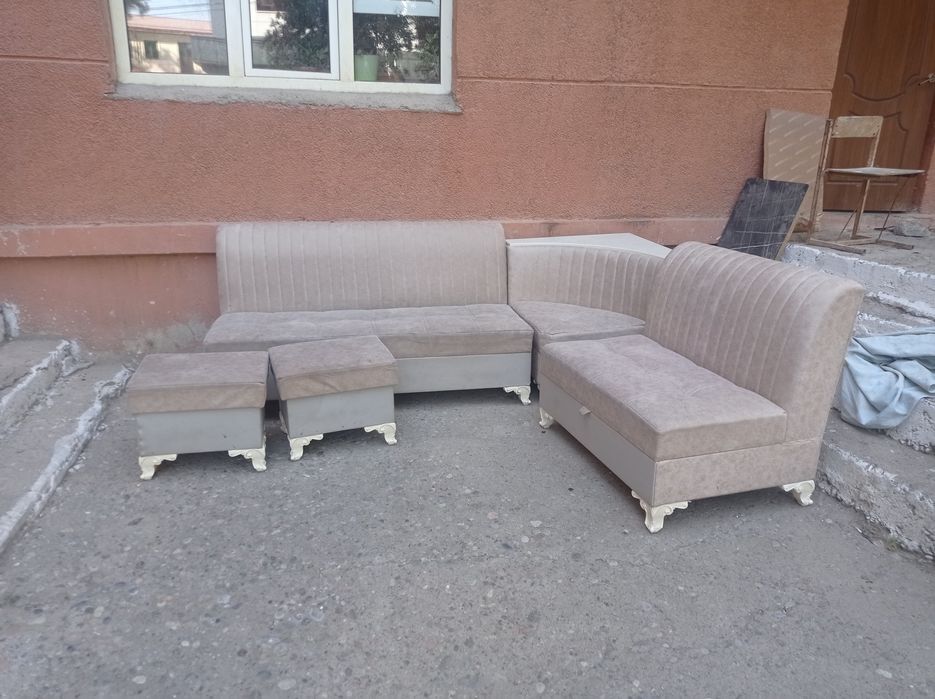 Продаётся уголок
