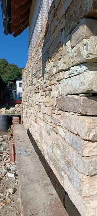 Vând piatră cioplită ideală pt fațade, garduri, beciuri, etc.