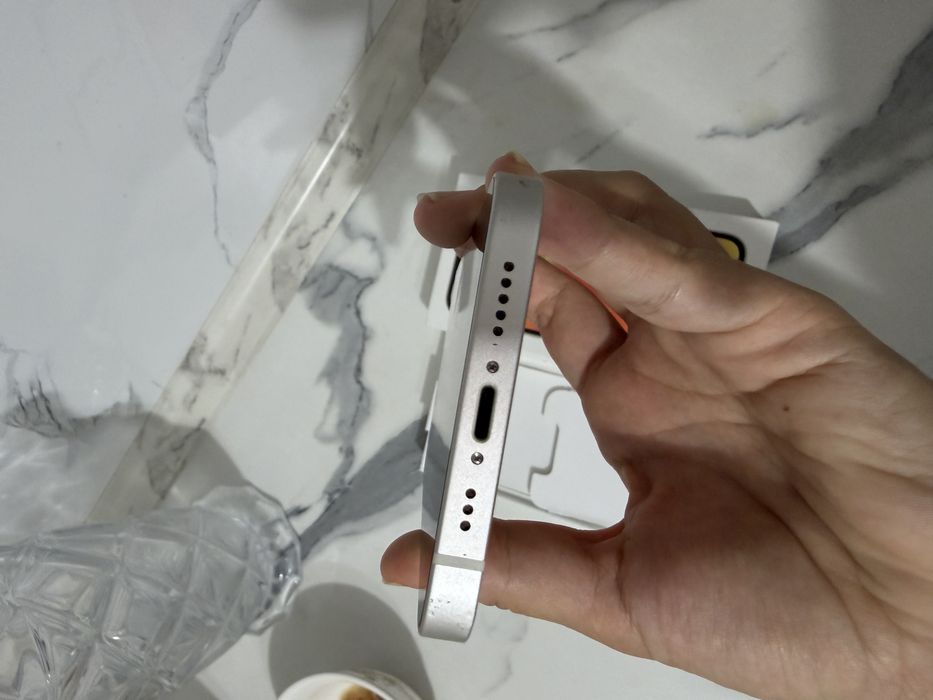Продам Iphone 12