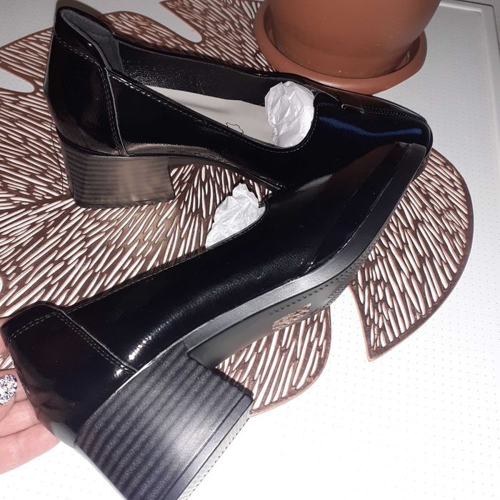 Дамски лачени обувки  36 номер