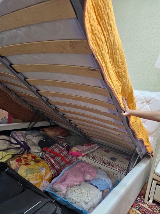 Продаю Кровать с матрасом