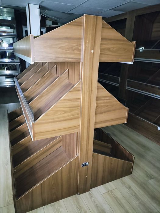 Мебели и  Витрини за Магазин