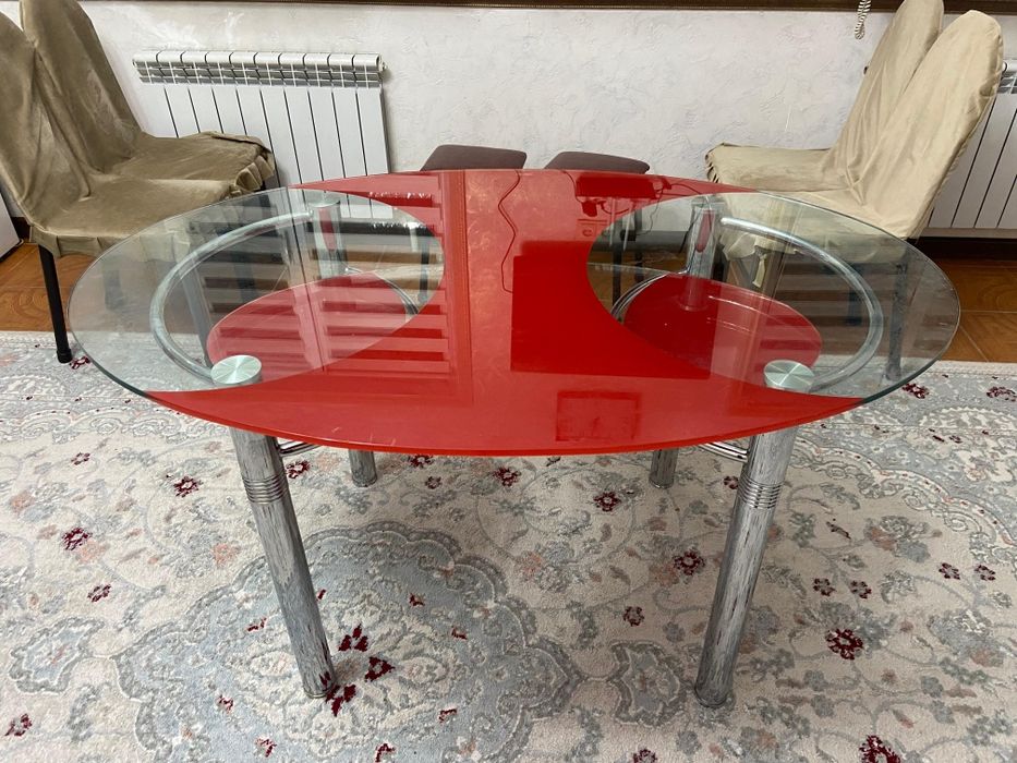 Продаётся обеденный стол