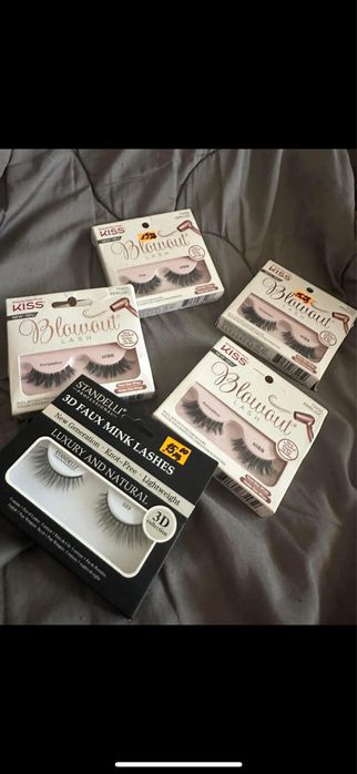 Пудри за лице, мигли.