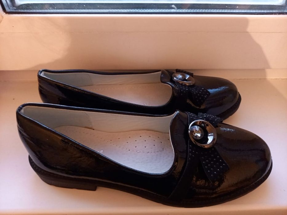 Продам новые лоферы для девочки