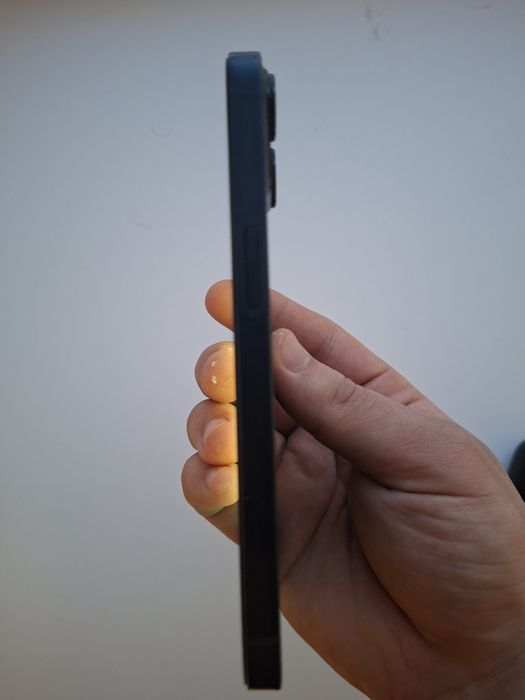 Продам Iphone 13