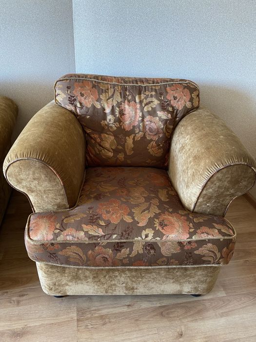 Продам диван + 2 кресла