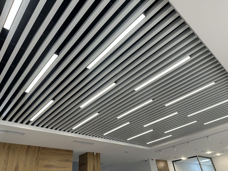 Подвесной потолок Грильято Реечный Армстронг металлический потолки