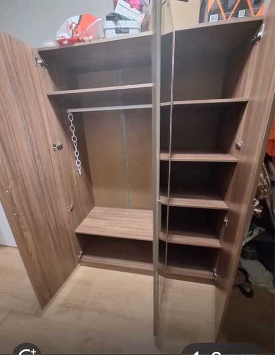 гардероб за дрехи