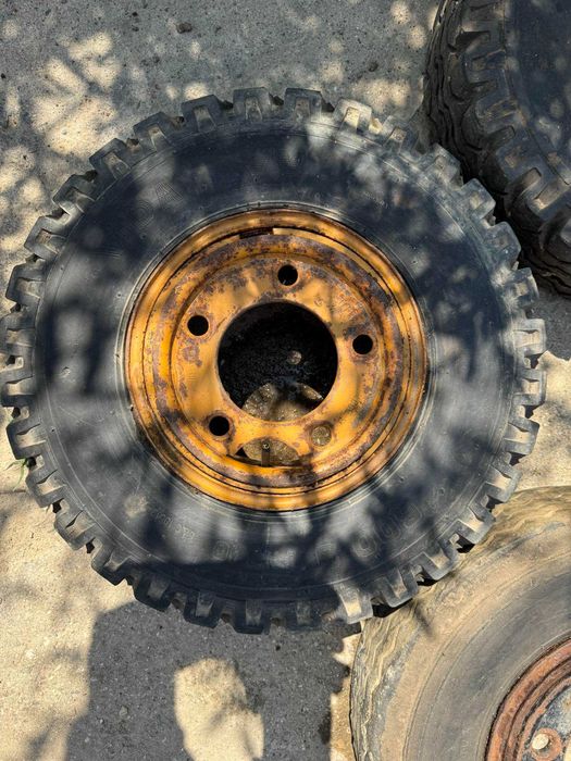 Продават се задни и предни гуми със джанти VIDA