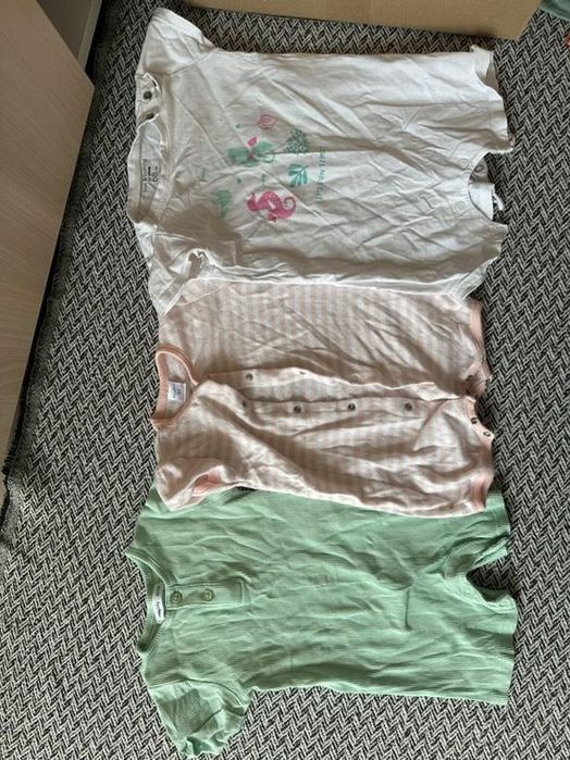 Продавам Бебешки дрехи на момиченце 0-6м.