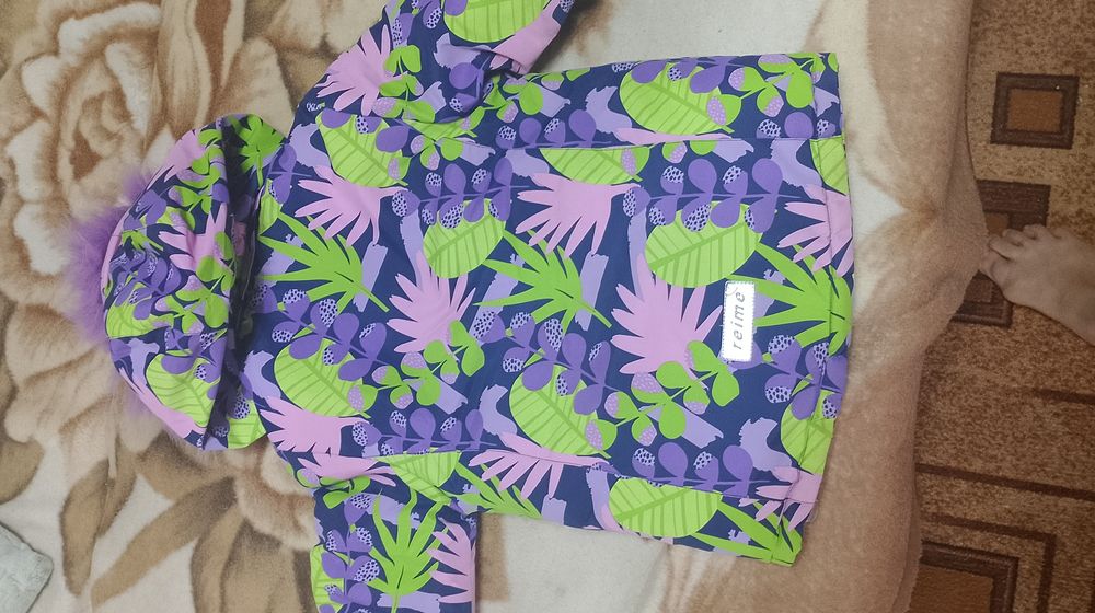 Продам зимнюю куртку на девочку