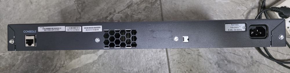 Switch Cisco Catalyst WS-C2960-24PC-S