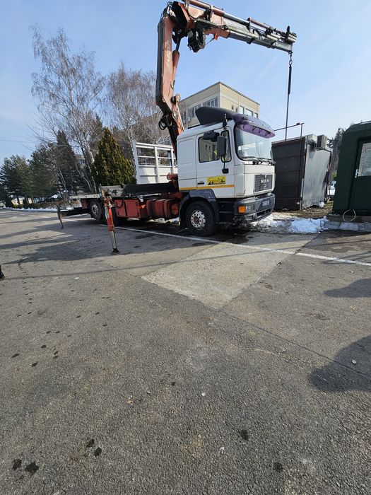 De inchiriat Camion cu macara  transport containere,