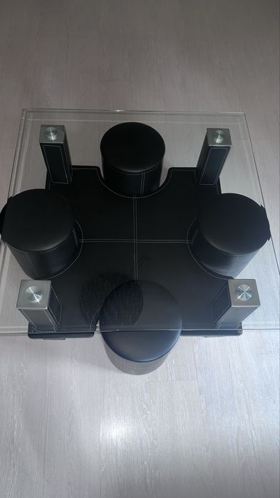 Masa din sticla si piele cu scaune de piele