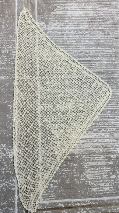 Продам красивую ажурную шаль ручной работы.