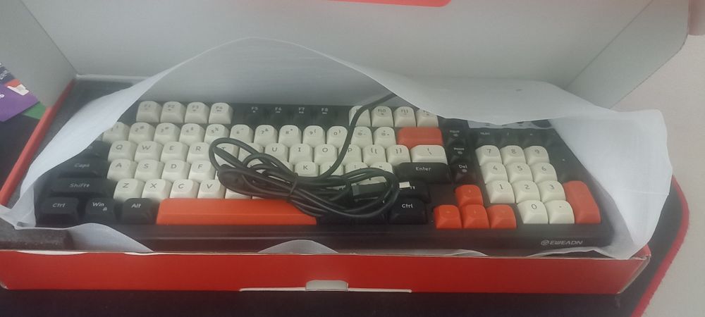 Vând mouse hyperx plus tastura