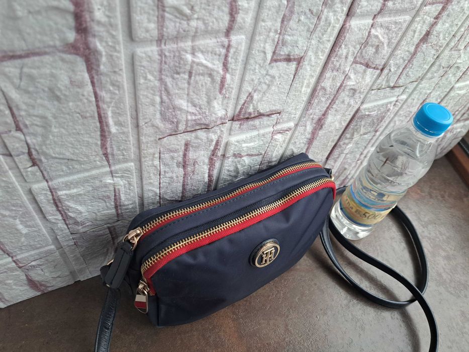 дамска чанта,Tommy Hilfiger,малка синя чантичка
