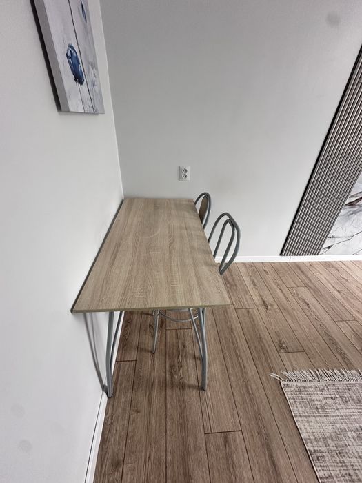 Стол и 2 стуля сатылады! Жағдайы идеальный