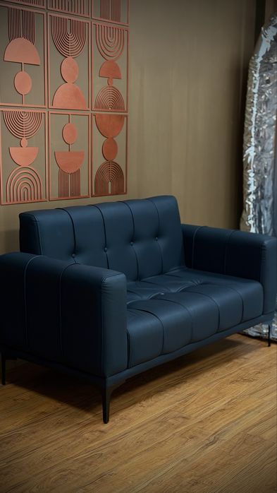 Диван кожаный 85х150х80 см