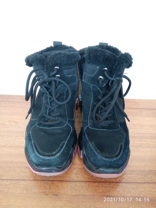 Теплые кроссовки, размер 37.