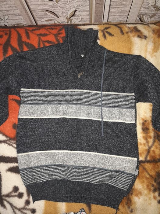 Продам свитера на мальчика.