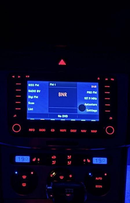 Vând navigație Volkswagen