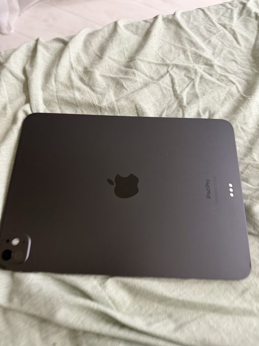 iPad Pro M4 11-Inch 256GB  [ 96% АКБ ] + ЧЕХОЛ ЗА 70к