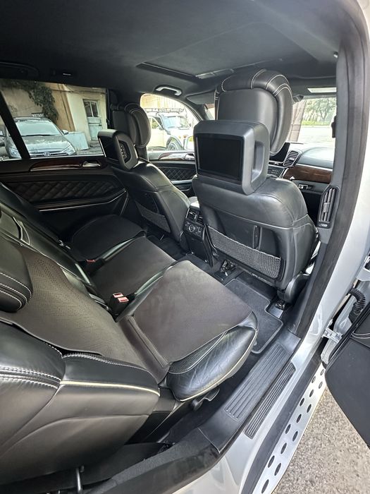 Mercedes Benz GLS500