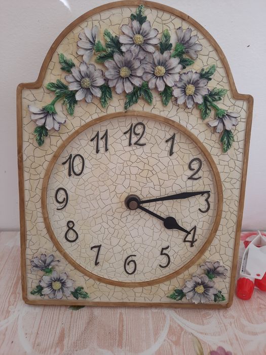 Deosebit ceas decorativ din ceramica