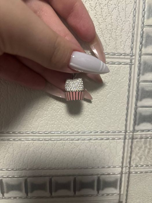 Шарм Hello Kitty Swarovski