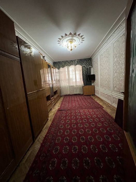 Yangi bozor oldida 3 etajdan 3 xonalik