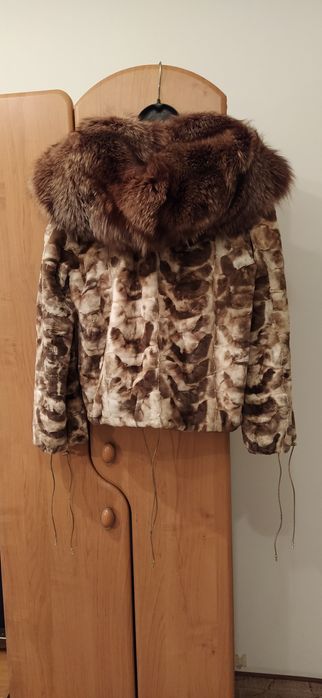 Vând haina de blana noua