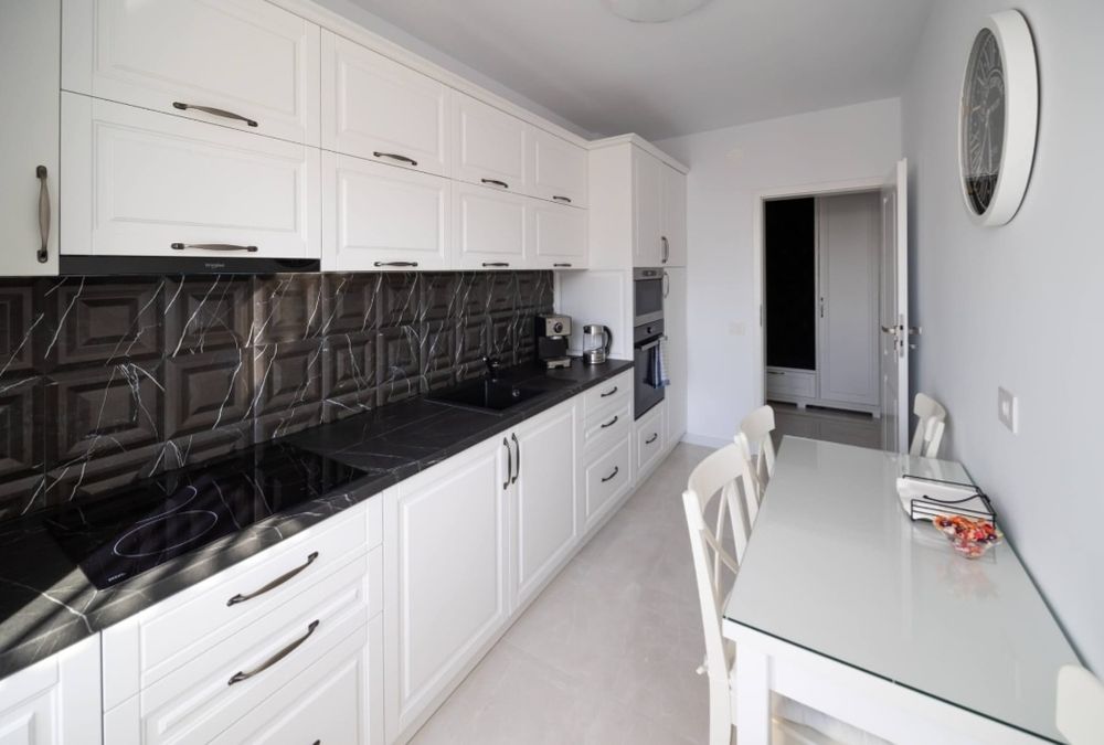 Inchiriez apartament cu 2 camere lux,cu loc de parcare,,in cartierul ,,Prima Onestilor,,,
